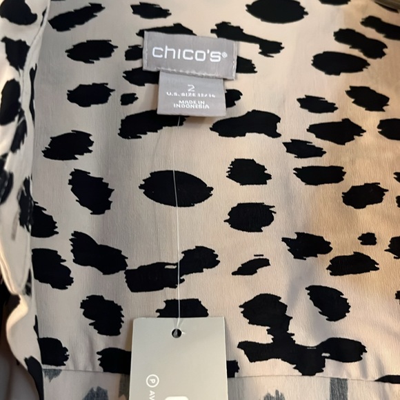 Chicos ladies blouse Size 2 tan with black print. Button up front NWT - Picture 3 of 5